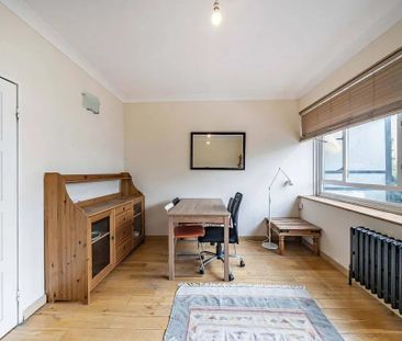 1 bedroom in a flat share to rent - Photo 2