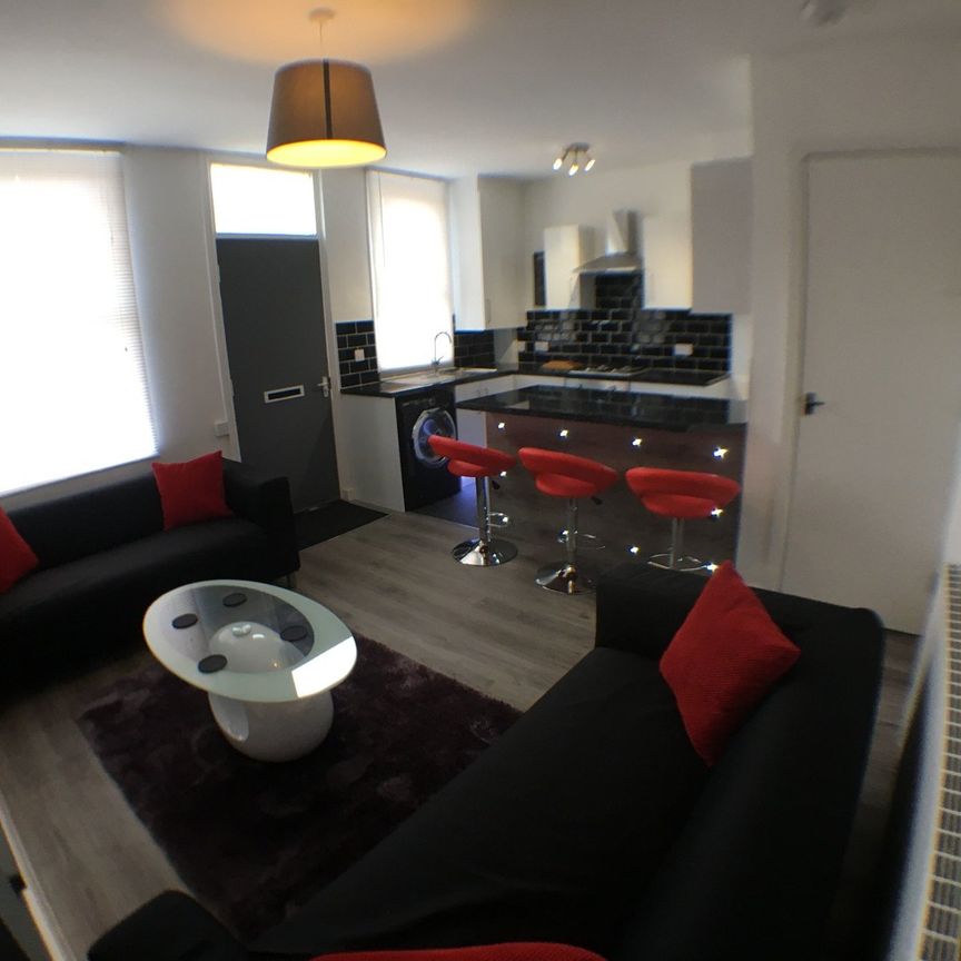 3 Bed - 1 Harold Mount, Hyde Park, Leeds - LS6 1PW - Student - Photo 1