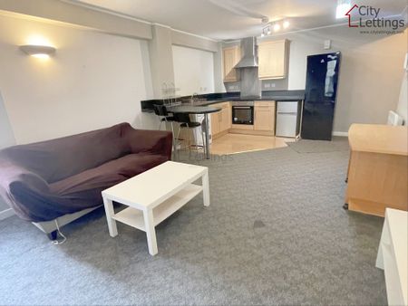 1 Bedroom Ground Floor Flat - Photo 3