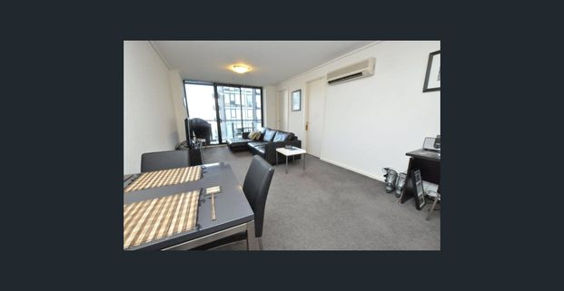Melbourne Tower: Furnished One Bedroom Apartment in Fantastic Location! - Photo 1