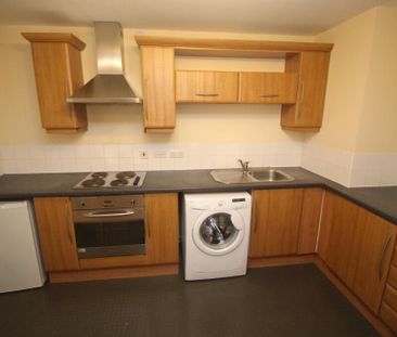 2 bedroom flat to rent - Photo 2