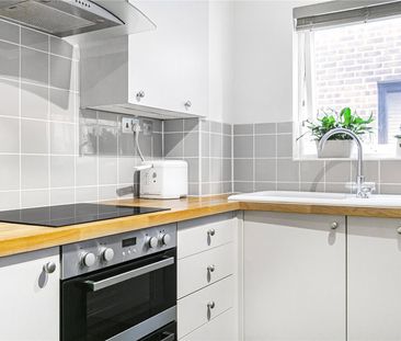 Kelly Close, Upper Halliford, Middlesex, TW17 8RL - Photo 3