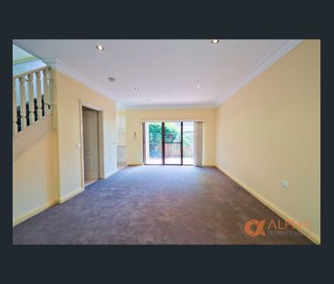 RENOVATED TOWNHOUSE FOR OVER 55s - Photo 1