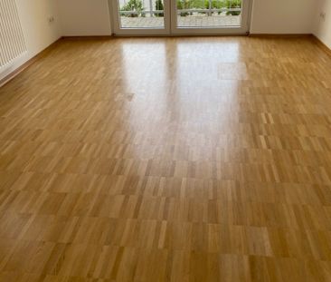 moderne Singlewohnung mit großzügiger Terrasse & Stellplatz - Foto 1