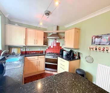 3 bedroom semi-detached house to rent - Photo 3