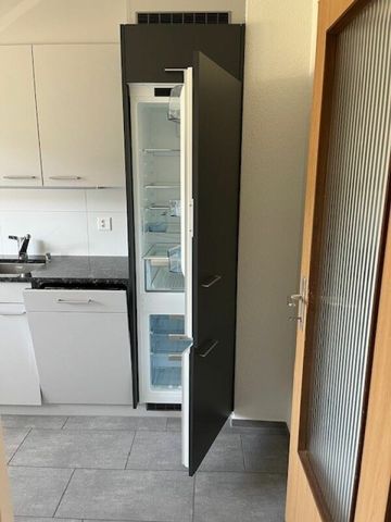 Moderne Single-Wohnung mit sanierter Küche, Bad, grosszügigen Räumlichkeiten und Balkon - Photo 3