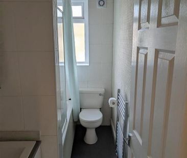 3 bedroom private hall to rent - Photo 3