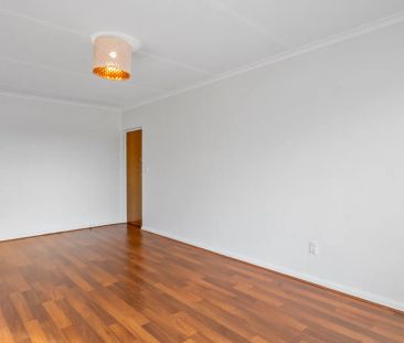 Renovated 2-Bedroom Apartment in Prime Cheltenham Location - Modern... - Photo 2