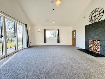 4 bedroom detached house to rent - Photo 2