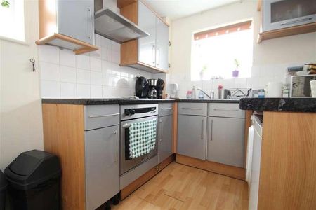 Newcombe Rise, Yiewsley, West Drayton, UB7 - Photo 4