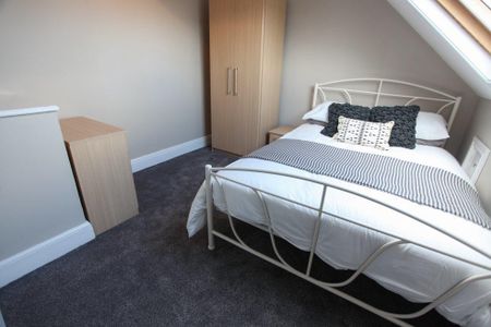 4 bedroom terraced house to rent - Photo 4