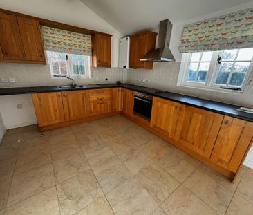 3 bedroom semi-detached bungalow to rent - Photo 6