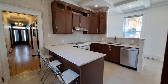 Ahuntsic - 6 1/2 Avec Cour Et Parking - Photo 3