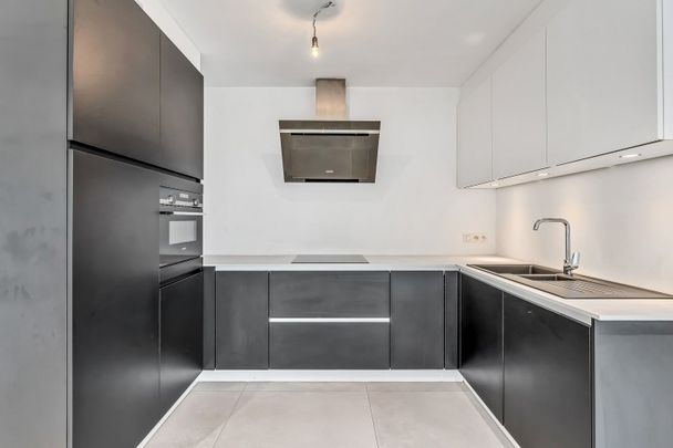 Prachtig gelijkvloers app. met 2 slpkrs in centrum Peulis - Photo 1