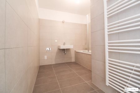 Lichtdurchflutete 3-Zimmer Wohnung in ruhiger Lage nahe U-Bahn mit großem Balkon! - Photo 5