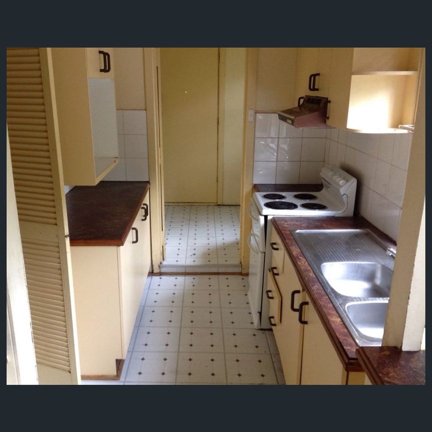 GREAT LOCATION! - Photo 2