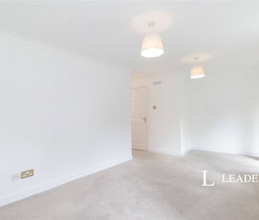 4 bedroom house to rent Admiral Stirling Court, Weystone Road, Weyb... - Photo 2