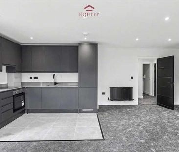 Bullsmoor Lane, Enfield, EN3 - Photo 1