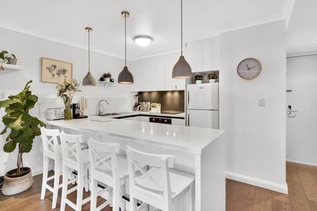 Sophisticated and Stylish One Bedroom Apartment - Photo 4