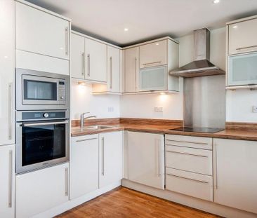 2 bedroom flat to rent - Photo 2