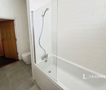 2 bedroom flat to rent - Photo 3