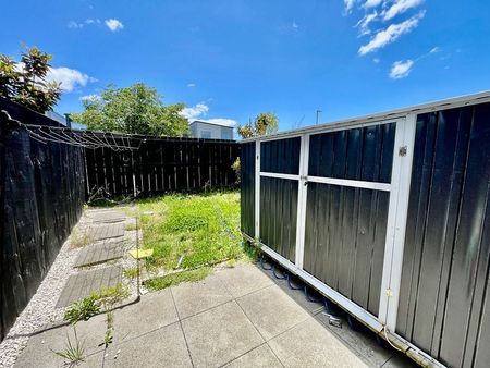 Beautiful 2 Bedroom Townhouse in Papakura - Photo 4