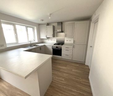 3 bedroom semi-detached house to rent - Photo 6