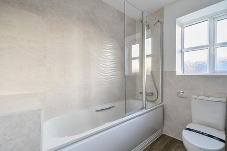 4 bedroom detached house to rent - Photo 2