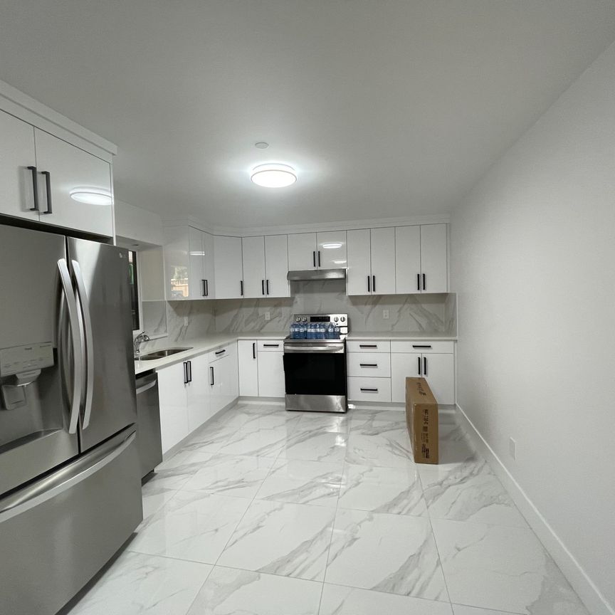 Brand New 2 Bedrooms Suite in White Rock - Photo 1
