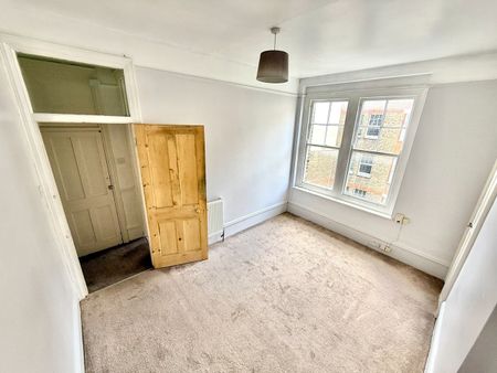 2 Bed Flat, Sutton Lane North, W4 - Photo 2