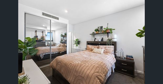 Designer Apartment Offering a Modern Lifestyle - Photo 1