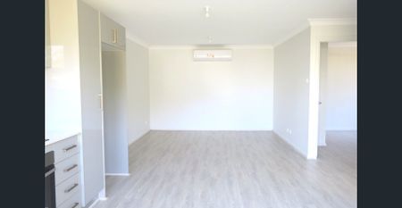 BEAUTIFUL FLAT WITH OFF STREET PARKING! - Photo 5