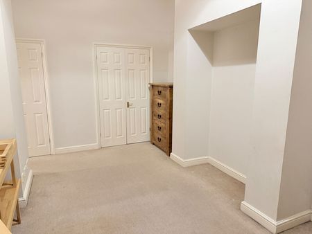 Monro Drive, Guildford, GU2 9PF - Photo 4