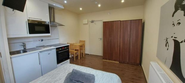Studio to rent - Photo 1