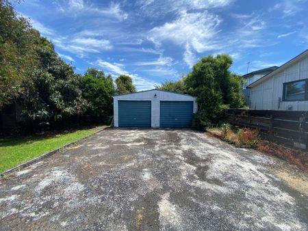 Charming 3-Bedroom Home with Great Outdoor Entertaining Space in Papakura - Photo 5