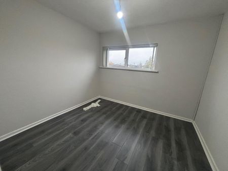 3 Bed Semi-detached House - Photo 5