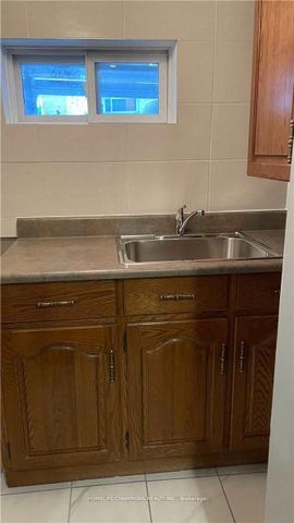 For Lease - 65 Whitburn Crescent, Toronto, Ontario - Photo 4