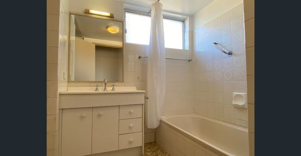 3/132 The Esplanade, Burleigh Heads, Qld 4220 - Photo 1