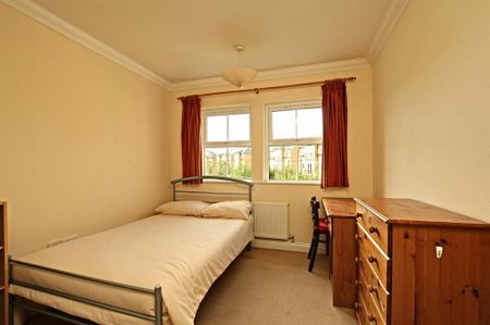 3 bedroom flat to rent - Photo 2