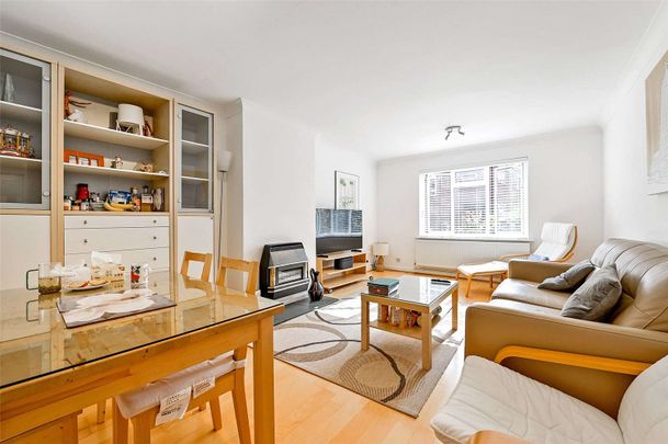 A well presented, refurbished, ground floor apartment with garage and communal riverside gardens in heart of Eton within a short walk of Eton and Windsor Stations. - Photo 1