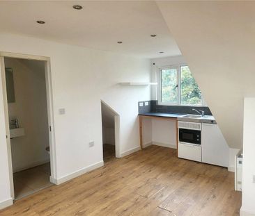 Studio to rent - Photo 1