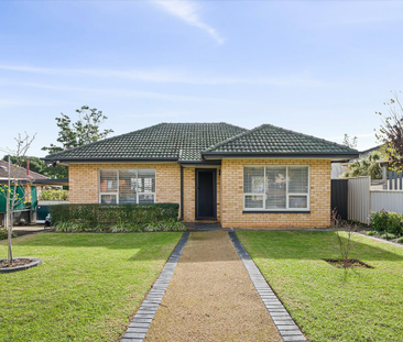 Modern and updated, 3 bedroom family home with plenty of outdoor space - Photo 2