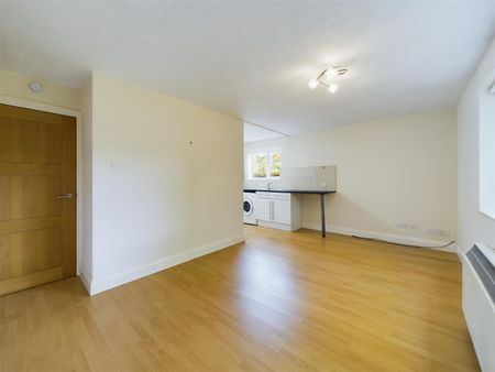 Balcombe Road, Pound Hill - Photo 5