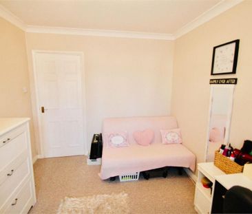 2 bedroom ground floor flat to rent - Photo 3