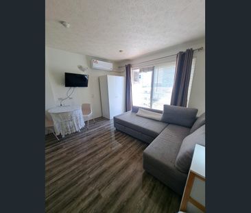 Modern studio on the Southport Broadwater! - Photo 2