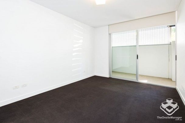 ICEWORKS PADDINGTON - A PERFECT COMBINATION - 3 VERY SPACIOUS BEDROOMS - Photo 1