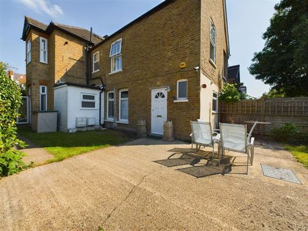 Thornbury Road, Isleworth - 1 bedroomProperty for lettings - Chasebuchanan - Photo 3