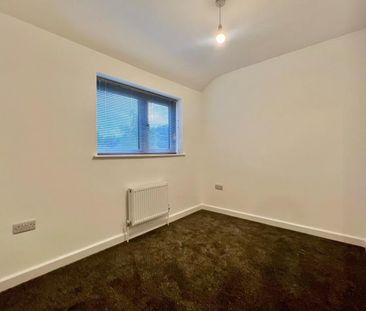 3 bedroom end of terrace house to rent - Photo 3