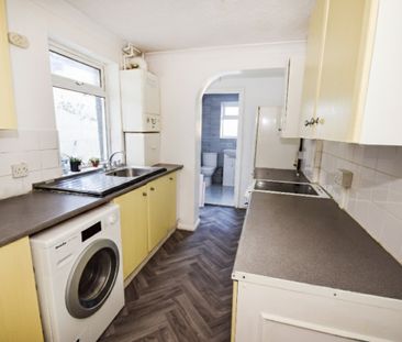 3 bedroom terraced house to rent - Photo 3