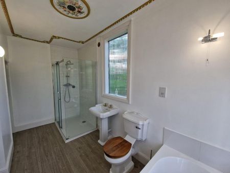 4 bedroom detached house to rent - Photo 3